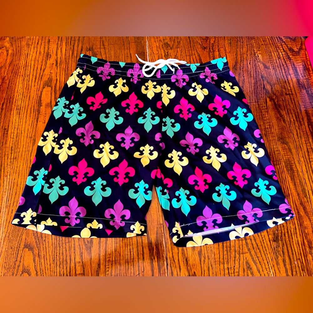 Mardi Gras Fleur De Lis shorts L